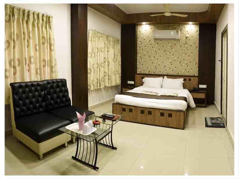 Continental Lodge Ingraj Bazar 外观 照片